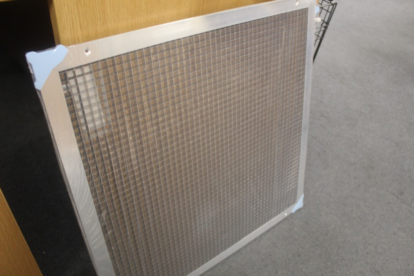 450mm x 450mm egg crate extract grille - in MILL FINISH
